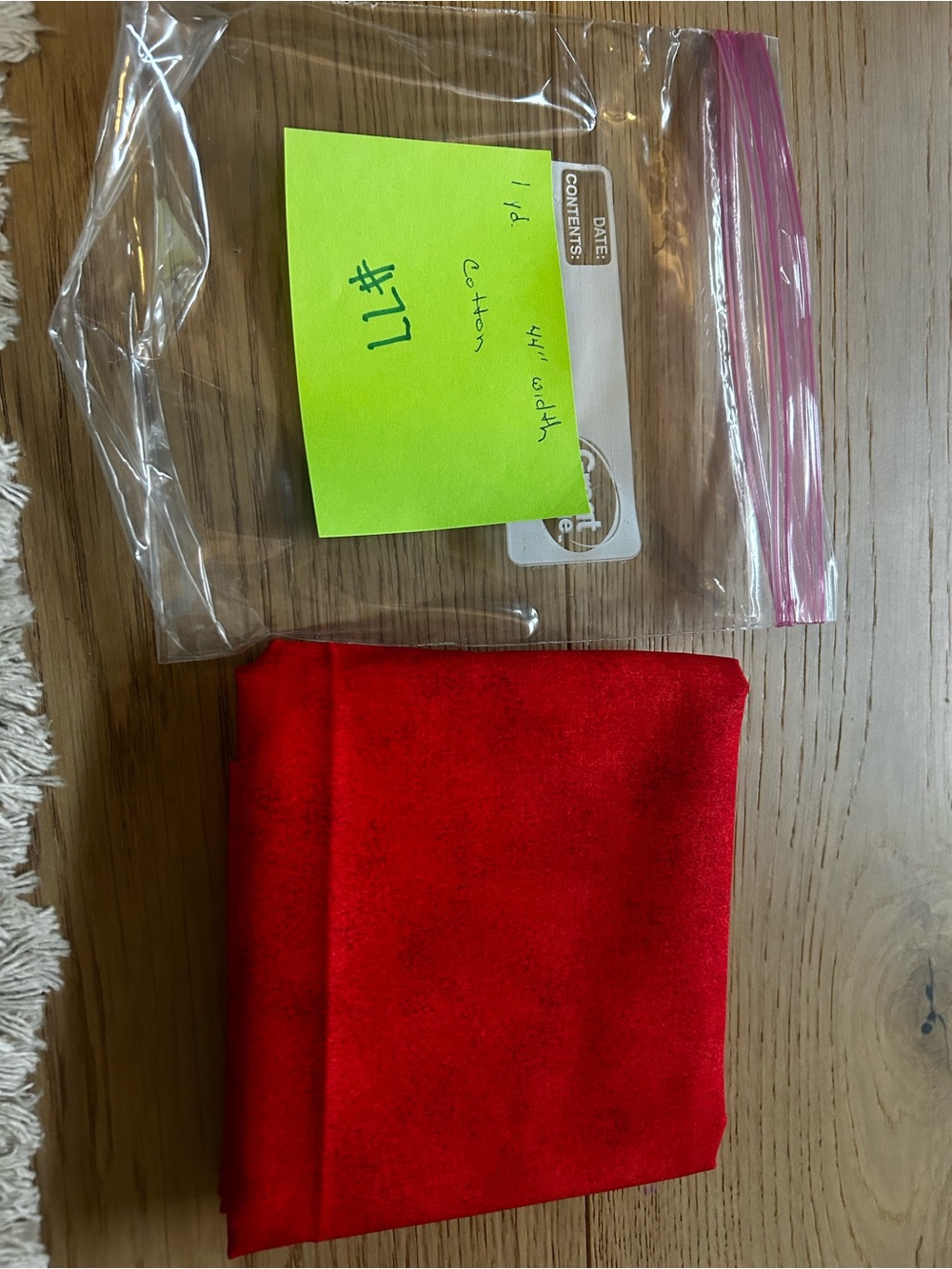 Red fabric - Picture 2 of 2